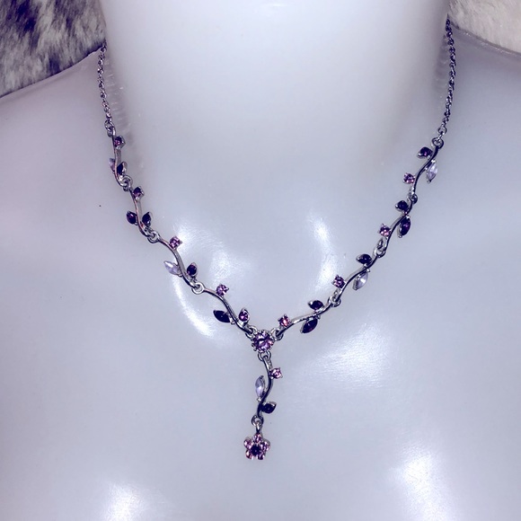 Fashionable necklace with rhinestone design - Picture 4 of 4